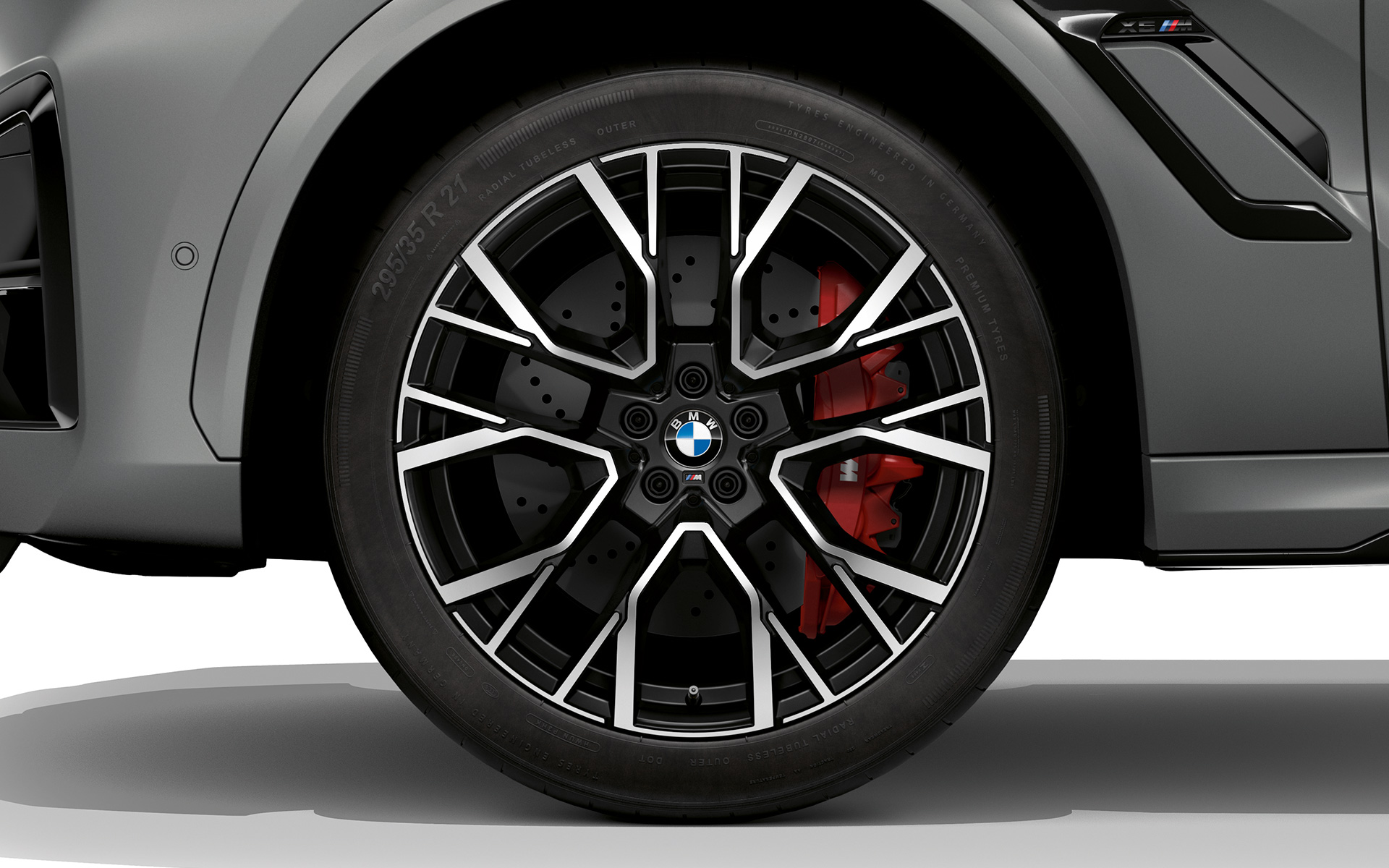 BMW X6 M Competition F96 2023, jantes 21"/22" M en alliage léger à rayons en étoile 818 M Schwarz