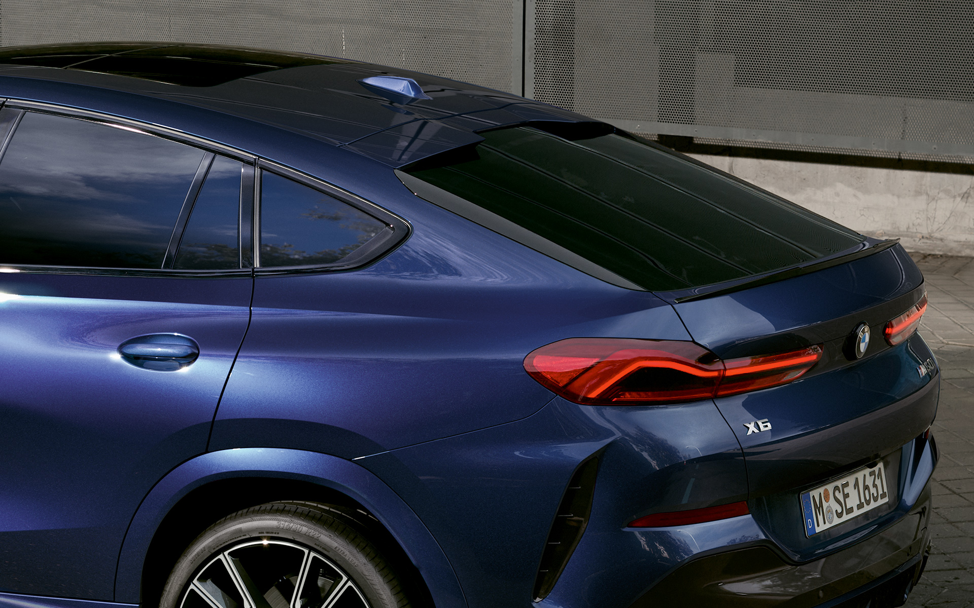 BMW X6 M60i xDrive G06 MP arrière, vue en gros plan